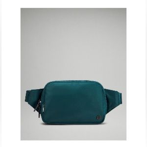 Lululemon Everywhere Belt Bag 2L